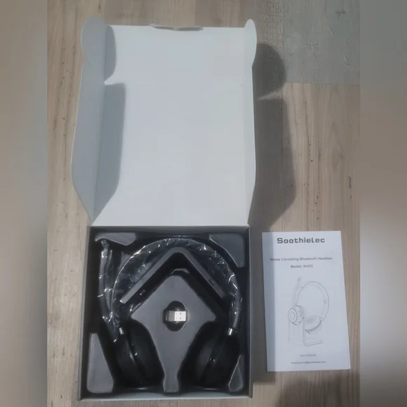 Noise canceling Bluetooth headset - Picture 1 of 9